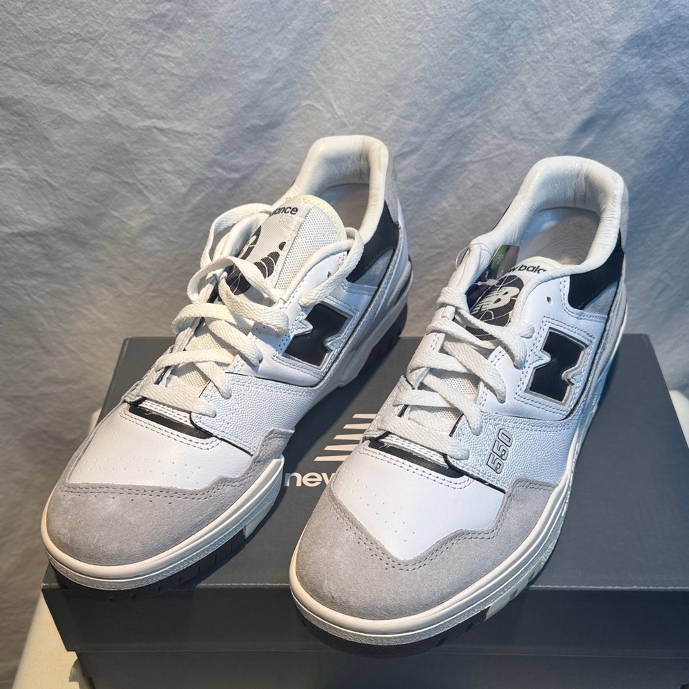 🆕 New Balance Men's White and Gray Sneakers